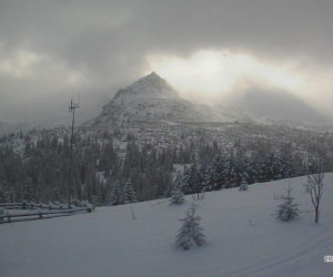 Śnieg w Tatrach. Trudne warunki na szlakach
