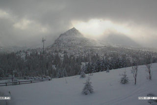 Śnieg w Tatrach. Trudne warunki na szlakach