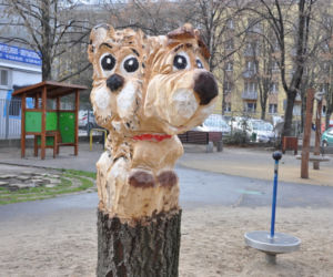 Rzeźby w pobliżu przedszkoli 