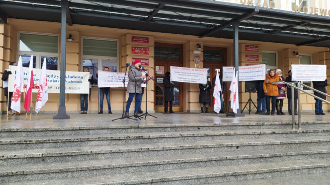 Pikieta nauczycieli w Rzeszowie