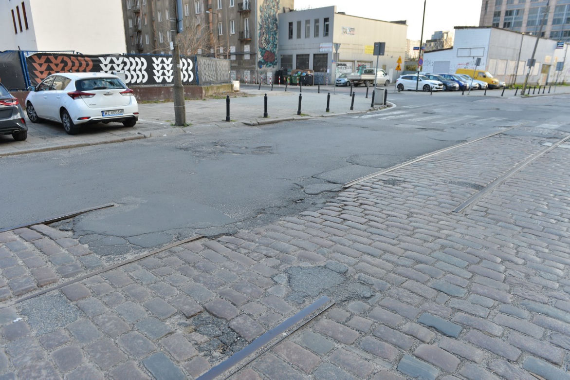 Wstyd! Takie dziurawe ulice w centrum Warszawy