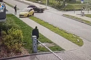 Wybił szybę, by dostać się do 32-latki. Dramatyczna akcja we Wrocławiu