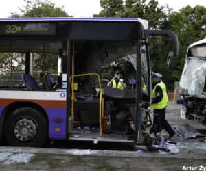 Czołówka dwóch autobusów! Są ranni