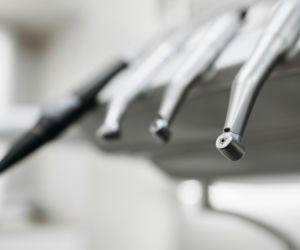 Dentyści z Poznania lecą na Jamajkę. Będą leczyć zęby w trudnych warunkach