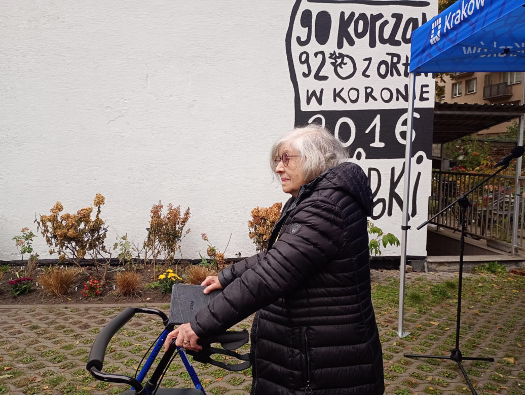 Nowy mural w Krakowie na cześć Andrzeja Wajdy. Żona reżysera nie kryje zachwytu