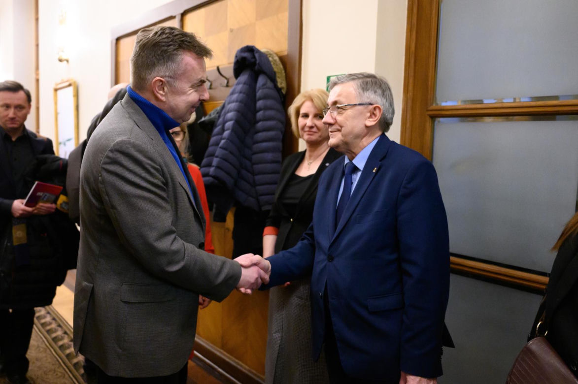 Minister nauki Dariusz Wieczorek w Poznaniu. DS "Jowita" zostaje! Znajdą się pieniądze na remont akademika