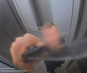 Dźgał nożem w kamerę w windzie! Miasto pokazało szokujące nagrania