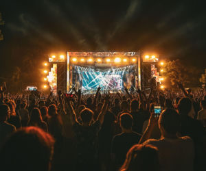 Co zabrać na festiwal rockowy? Zestaw przetrwania na Jarocin, Pol’and’Rock i wiele innych