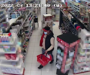 Złodziej drogich perfum poszukiwany! Policja z Szubina prosi o pomoc [ZDJĘCIA]