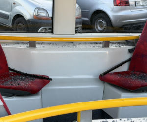 Zderzenie ciężarówki z tramwajem i potrącenie na torowisku; utrudnienia w kursowaniu tramwajów