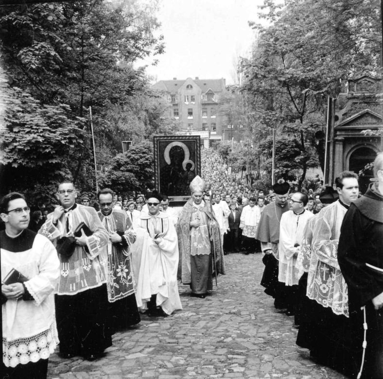 Tak kiedyś wyglądały pielgrzymki mężczyzn do Piekar Śląskich