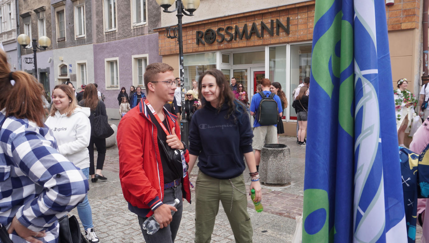 Kortowiada 2024. Parada Wydziałów przeszła ulicami miasta. Studenci tłumnie wzięli udział w imprezie [ZDJĘCIA]