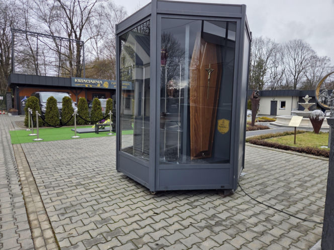 "Trumnomat" podbija Internet