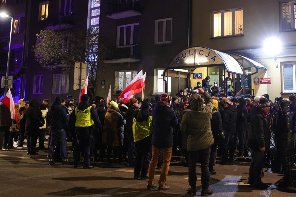 Protes pod komendą na Grenadierów