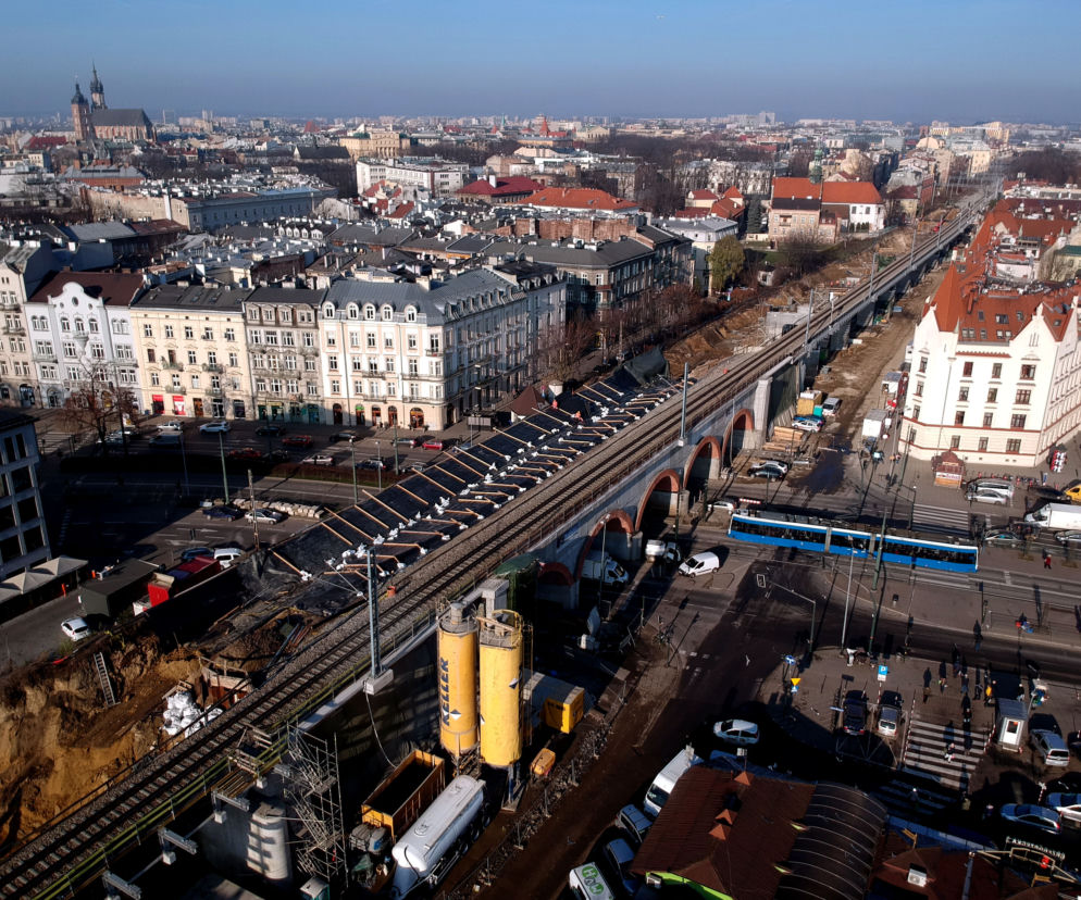 Mieszkancy protestują przeciwko rozbiórce 150-letniego wiaduktu. Jest petycja do PKP