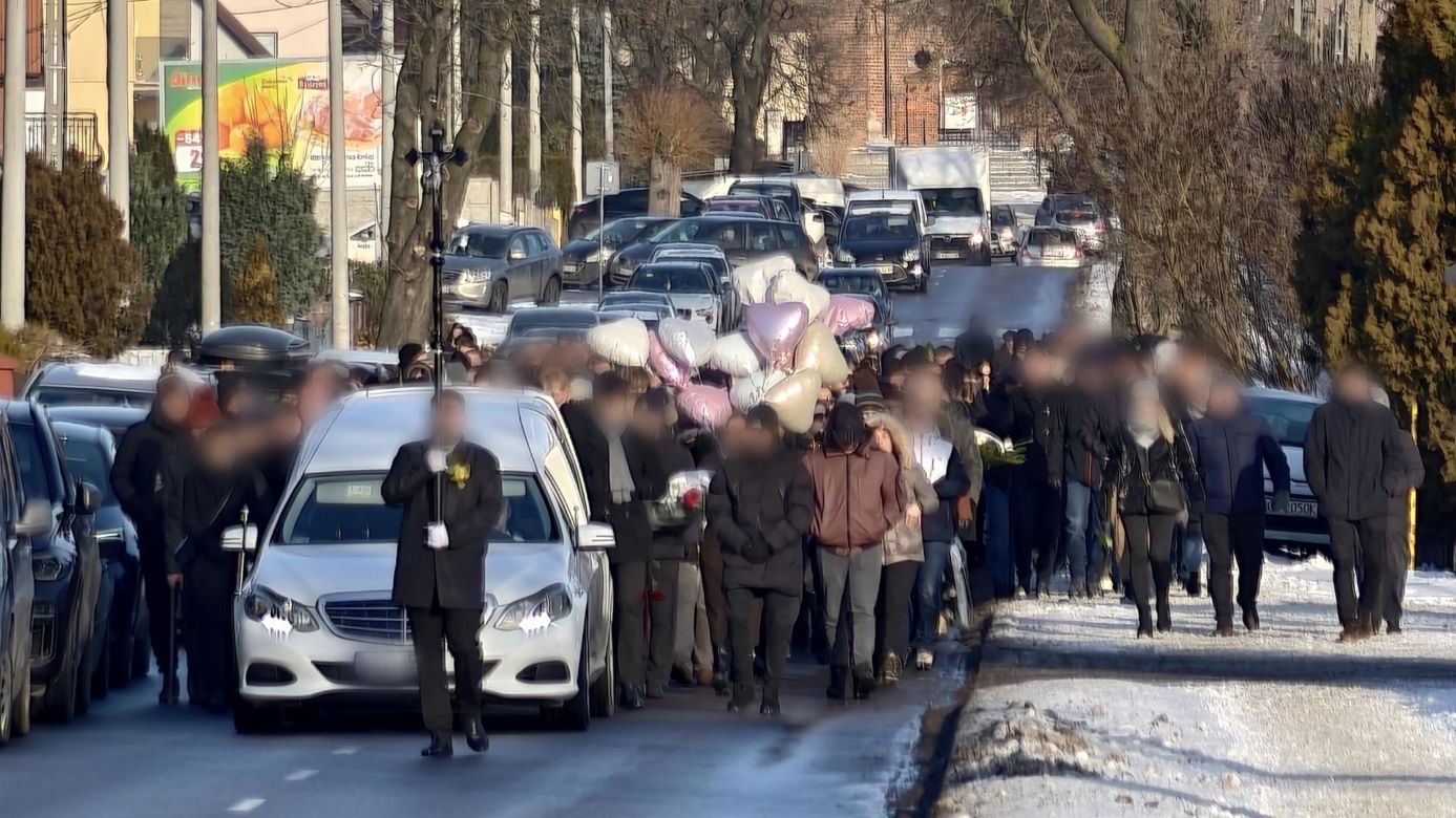 Kolorowe kwiaty okryły trumnę Anity. Wzruszające słowa księdza. "Każdy z nas chciałby mieć taki pogrzeb"
