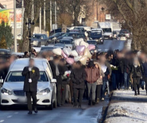 Kolorowe kwiaty okryły trumnę Anity. Wzruszające słowa księdza. Każdy z nas chciałby mieć taki pogrzeb