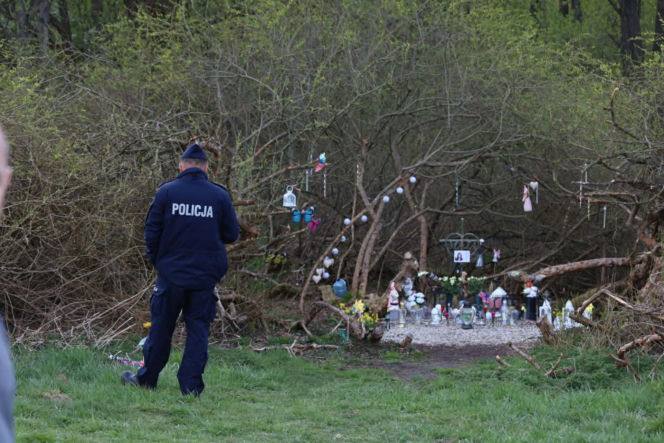 Rocznica tragedii zamieniła się w koszmar. Tajemniczy pakunek przerwał uroczystość