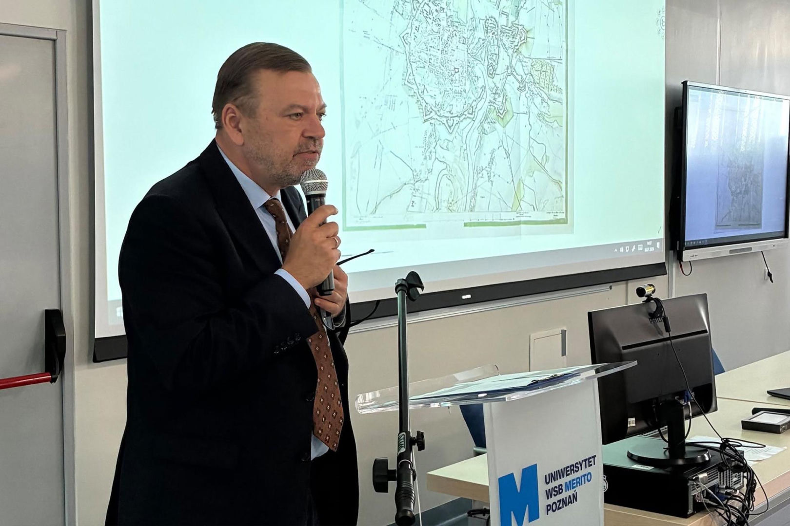 Zanim pojawili się studenci, stacjonowało tu wojsko. Kampus w centrum Poznania skrywa niezwykłą historię