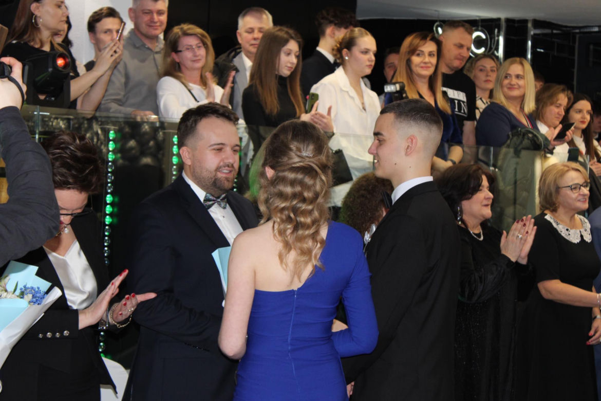Bal studniówkowy 2024 II Liceum Ogólnokształcącego w Starachowicach
