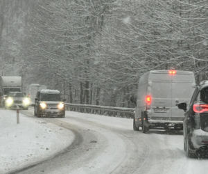 Potężne śnieżyce w woj. warmińsko-mazurskim. Najgorsze dopiero nadchodzi. Wydano czerwony alert