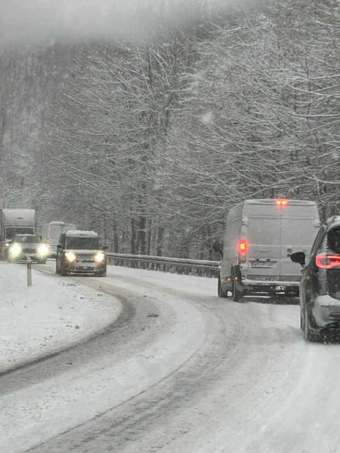 Potężne śnieżyce w woj. warmińsko-mazurskim. Najgorsze dopiero nadchodzi. Wydano czerwony alert
