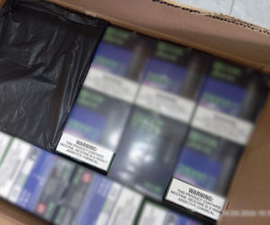 9 osób zatrzymanych, w tym 6, wobec których wszczęto procedurę wydalenia z Polski - to bilans akcji policji w centrum handlowym w Wólce Kosowskiej