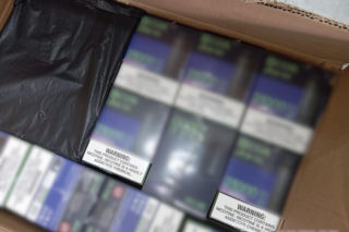 9 osób zatrzymanych, w tym 6, wobec których wszczęto procedurę wydalenia z Polski - to bilans akcji policji w centrum handlowym w Wólce Kosowskiej