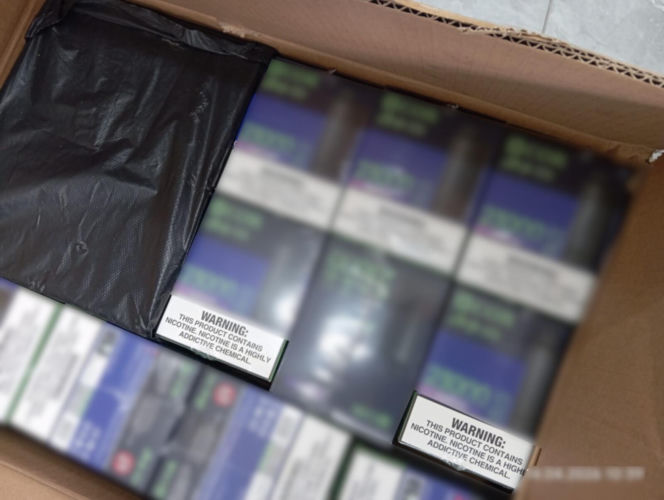 9 osób zatrzymanych, w tym 6, wobec których wszczęto procedurę wydalenia z Polski - to bilans akcji policji w centrum handlowym w Wólce Kosowskiej