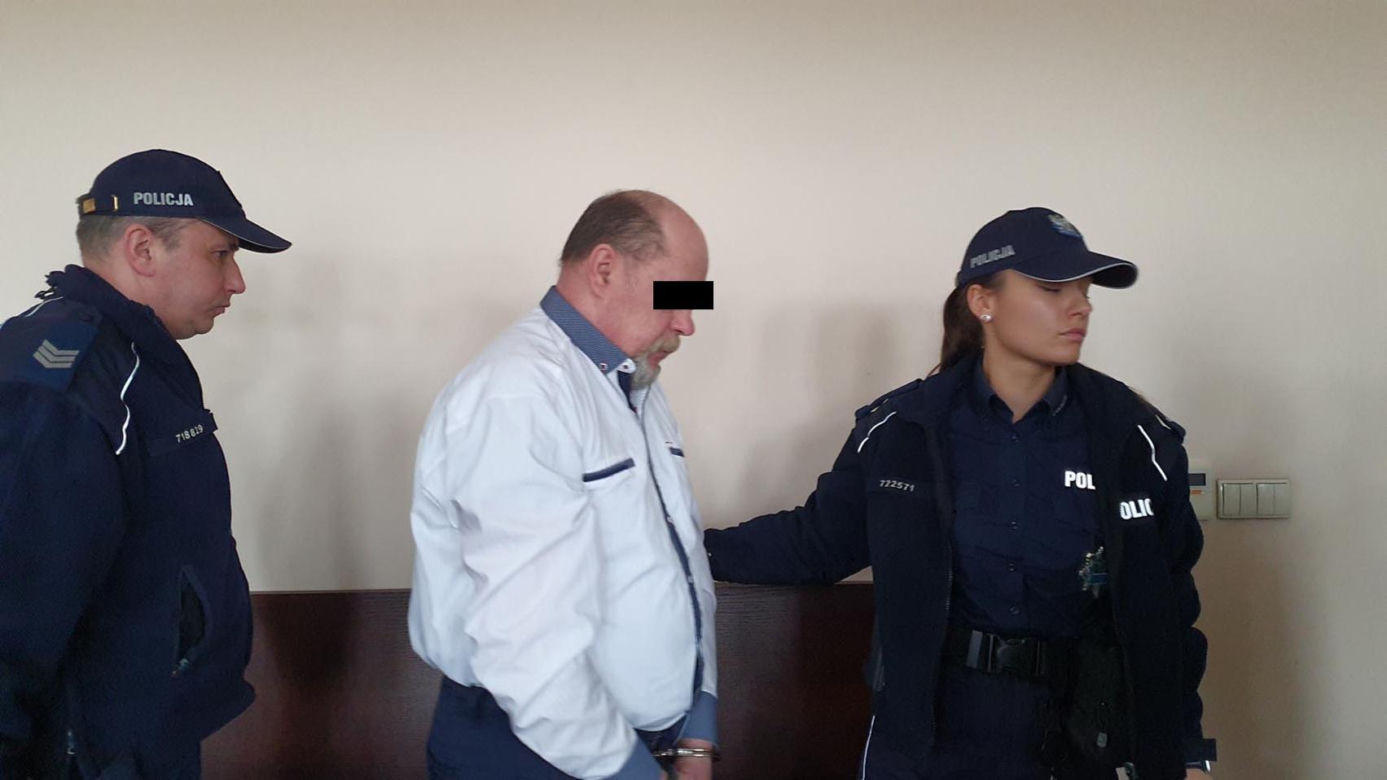 Związał księdza i zakleił mu usta. Zabił dla pieniędzy z kolędy. Tomasz J. Przed sądem