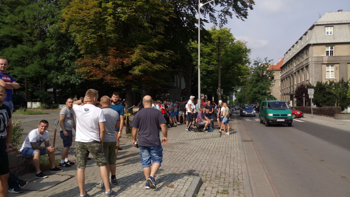 Górniczy protest przed siedzibą PGG. "Chcemy podwyżek!" [ZDJĘCIA]