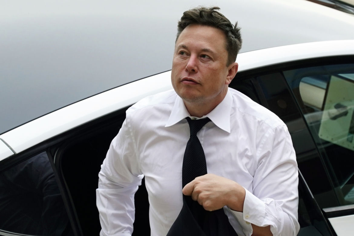  Elon Musk naprawdę zrobił TO w Katarze. Nie uwierzysz z kim się sfotografował!