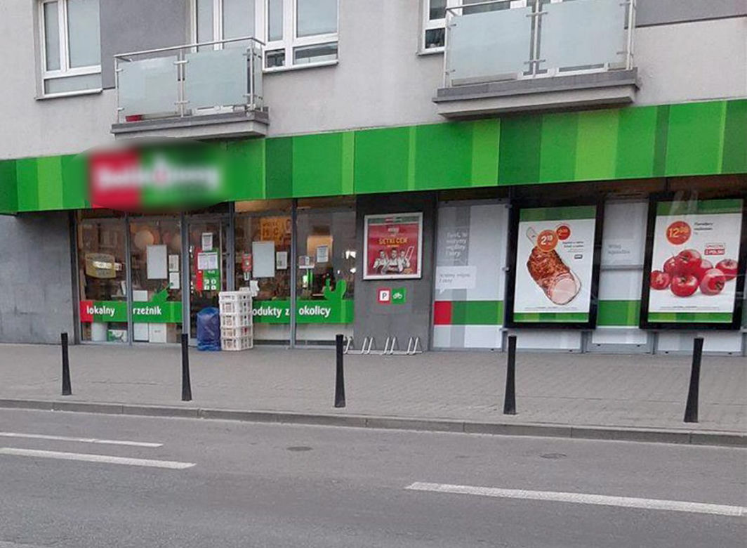 Niezabezpieczone pieczywo na chodnikach
