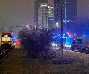 Tragedia w centrum Warszawy! Tramwaj przejechał kobietę. Nie żyje 