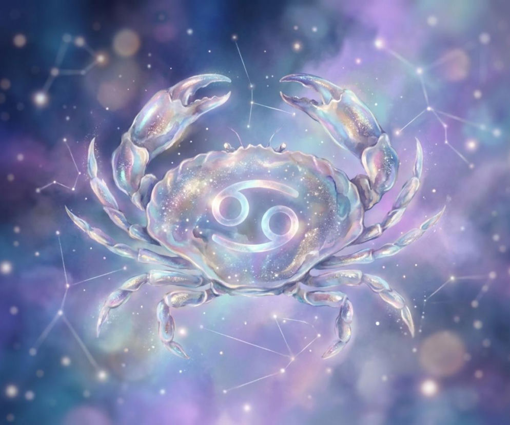 Ilustracja abstrakcyjnego, mieniącego się Raka, symbolu astrologicznego, osadzonego w rozgwieżdżonej, fioletowo-niebieskiej przestrzeni kosmicznej. Szczegółowy horoskop dzienny dla Raka, wraz z innymi znakami zodiaku, dostępny jest na naszym portalu.