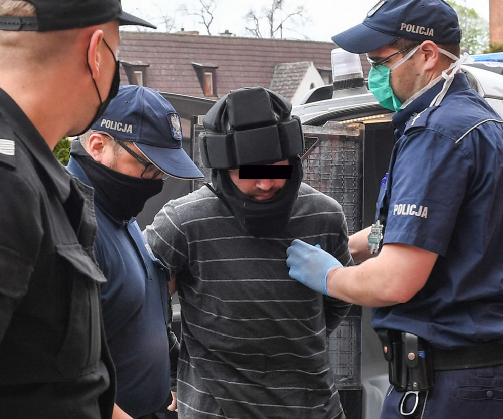 Makabryczne morderstwo w Dąbrówce. Artur C. zasztyletowany przed domem