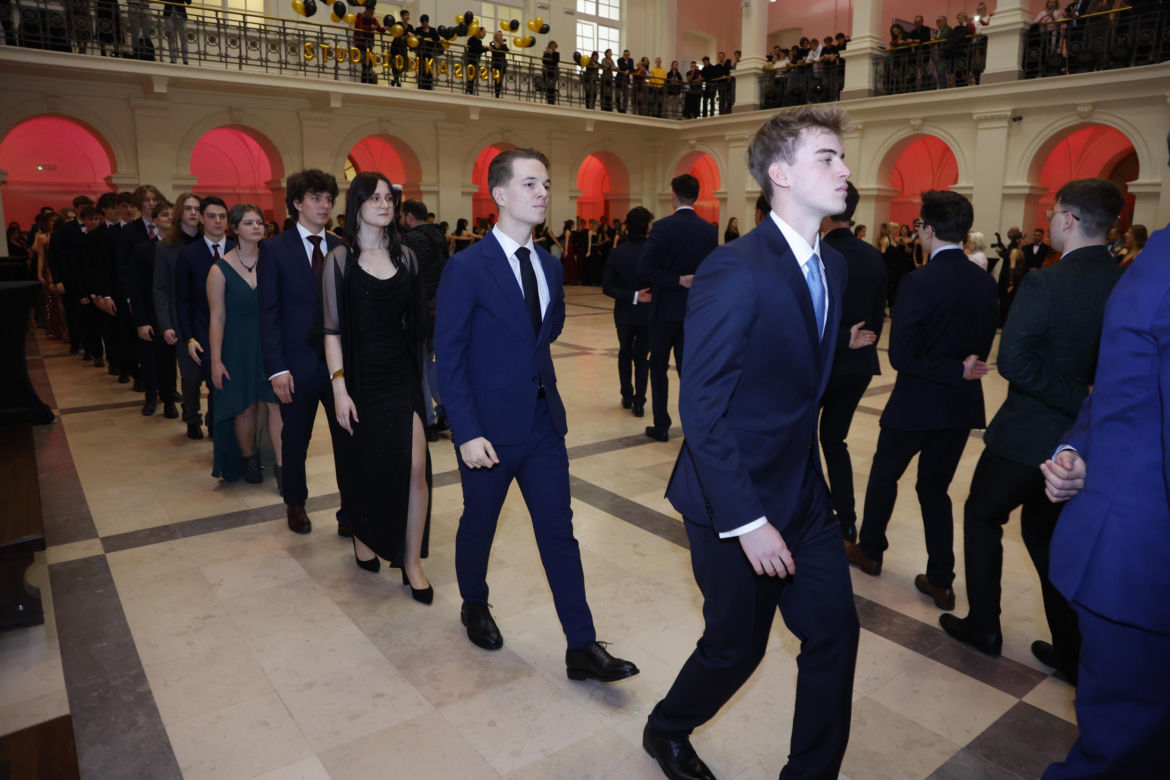 Studniówka 2024 XXXVII LO im. Jarosława Dąbrowskiego - zdjęcia