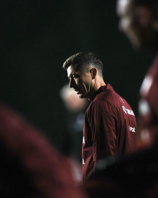 Robert Lewandowski i inni kadrowicze na treningu reprezentacji Polski