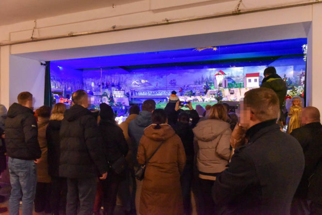 Ruchoma szopka bożonarodzeniowa w kościele zakonu Redemptorystów o. Rydzyka