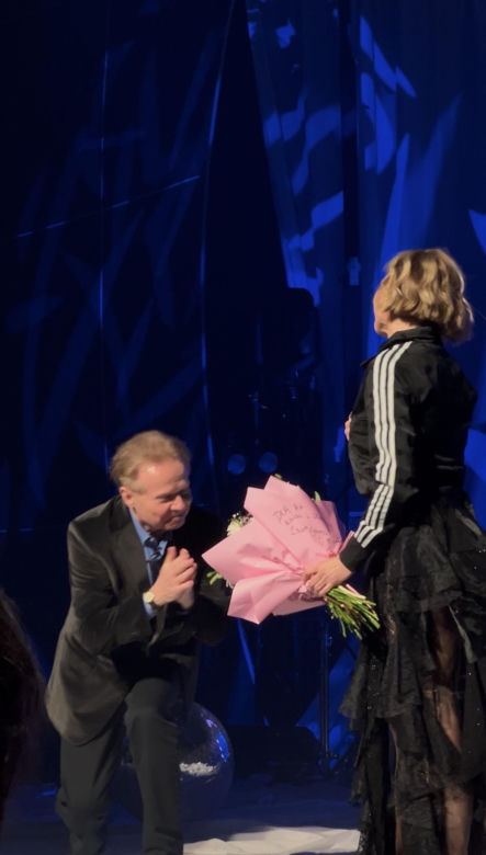 Michał Bajor na koncercie Anny Wyszkoni. Wskoczył do niej na scenę
