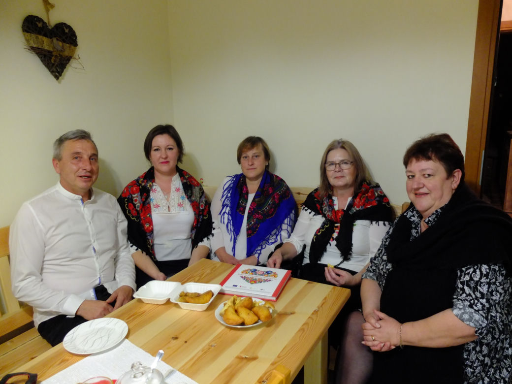 Karmimy pierogami naszych obrońców
