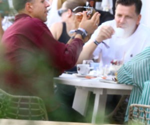 Wojciech Szczęsny z żona buszują po straganach nad polskim morzem. Spójrzcie na spodnie Mariny, to hit Sopotu!