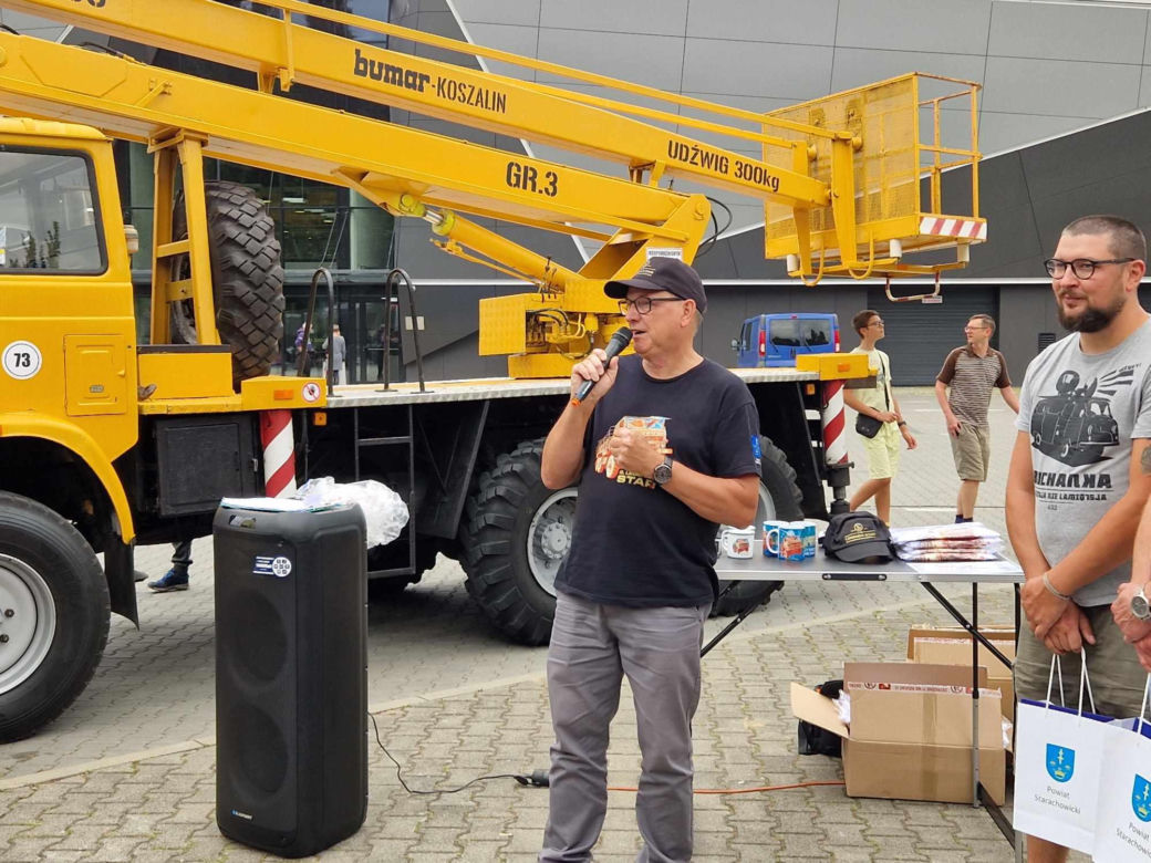 Oglądaliśmy w Bydgoszczy zabytkowe STAR-y. Wyjątkowe samochody ruszyły w Polskę