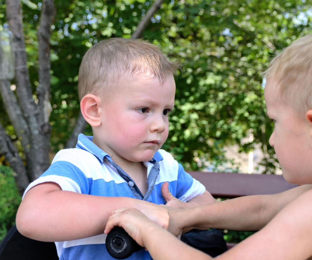 Dziecko nie chce się dzielić? Eksperci polecają prostą zabawę ze słodyczami