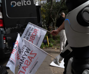 Niewiarygodne sceny. Roboty krzyczą w Warszawie, a minister alarmuje: mamy się czego obawiać!