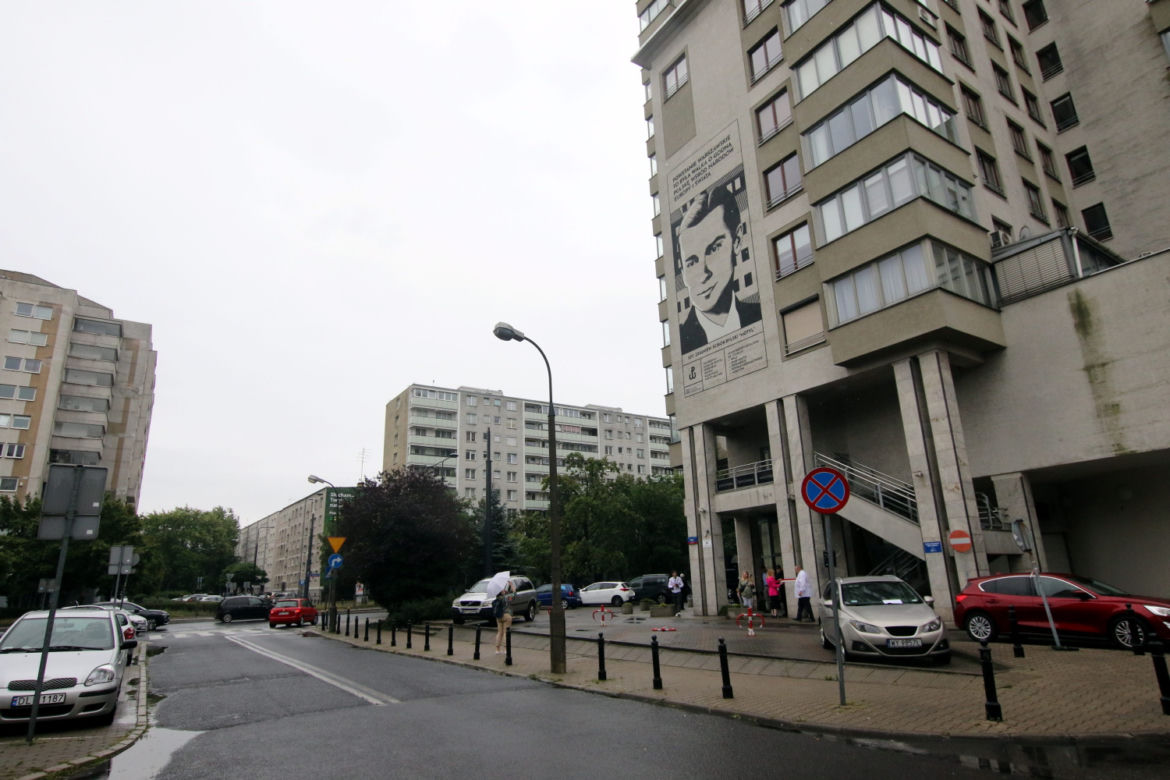 Generał Zbigniew Ścibor-Rylski ma mural w centrum Warszawy