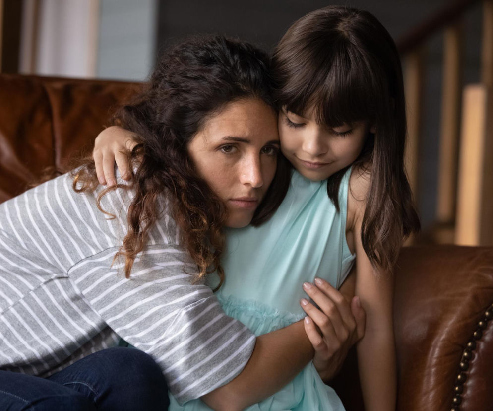 Myślisz, że inne mamy radzą sobie lepiej? Psycholog wyjaśnia dlaczego