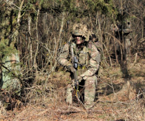 Brytyjscy żołnierze, ćwiczenia na poligonie