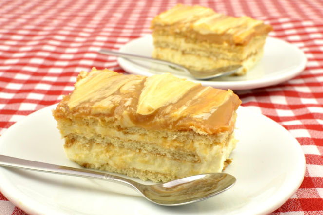 Ciasto Królewiec – warstwowy klasyk z miodem i kremem budyniowym