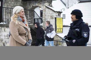 W rytmie serca 2 odcinek 5 (odc. 18). Szarek (Dariusz Toczek), Ewa (Elżbieta Romanowska)